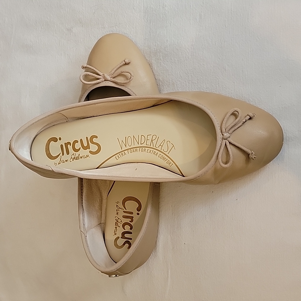 Circus by Sam Edelman flats, cream/nude color size 6